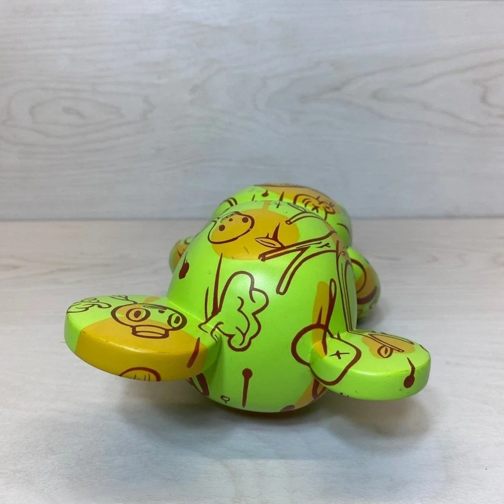 Toy2R Gary Baseman 8in Qee Bear Designer Art Toy Green 2006 Vinyl Figure
